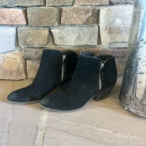 Frye Black Suede Double Zip Judy Ankle Booties | Size W9